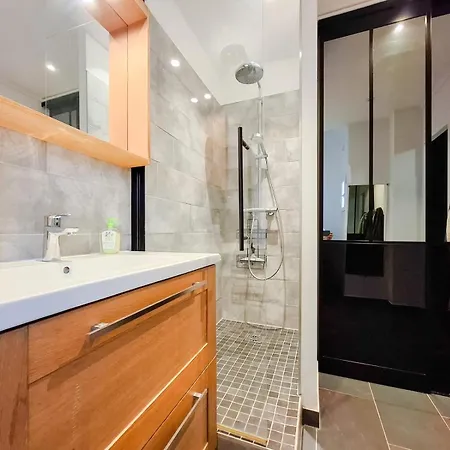 Stylish In The Old Town, With Ac. Appartement Antibes