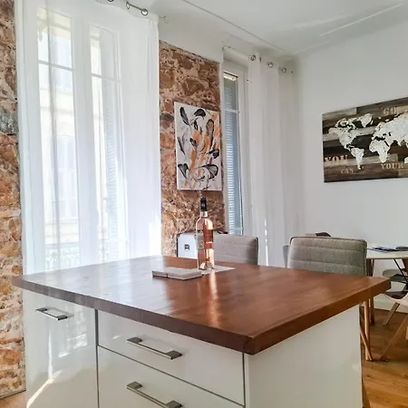 Stylish In The Old Town, With Ac. Appartement Antibes