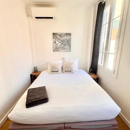 Stylish In The Old Town, With Ac. Appartement Antibes